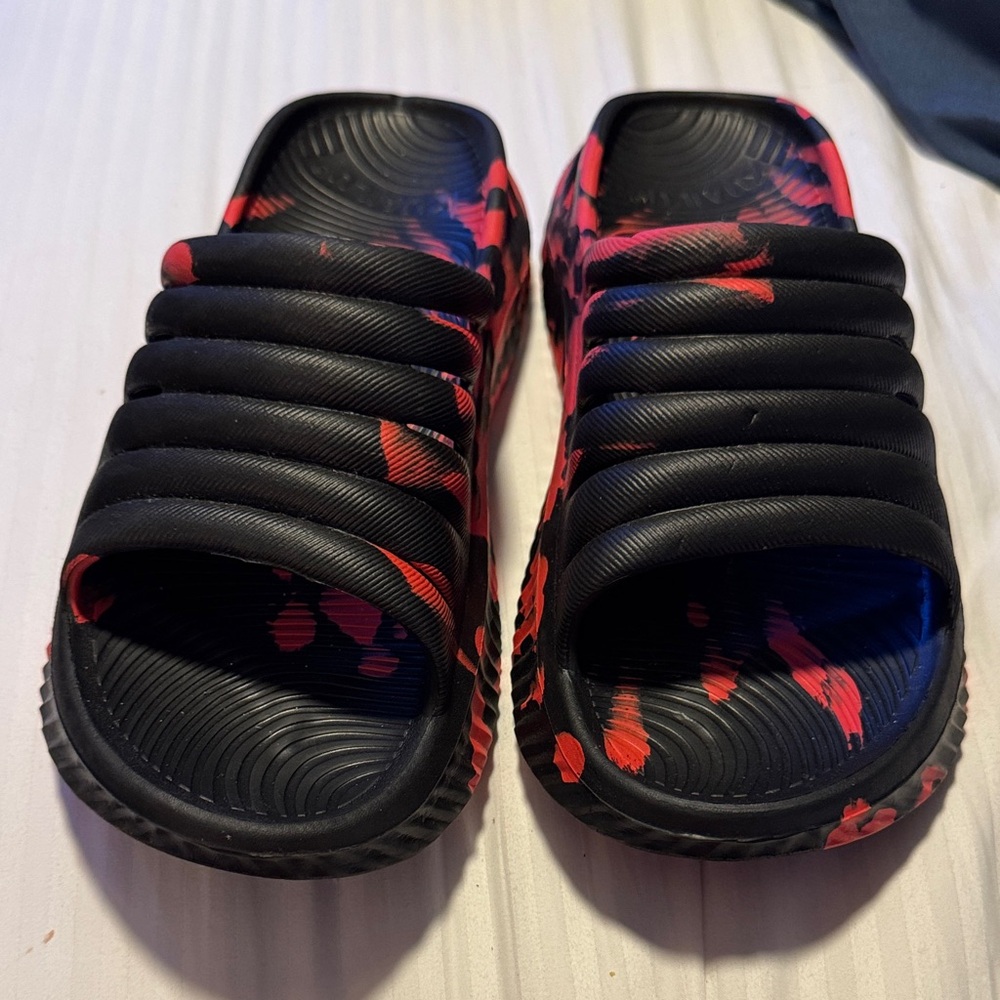 Stylish Black and Red Women's Slippers